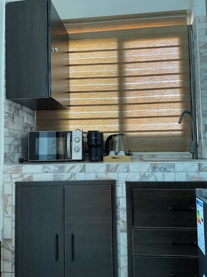 Junior Suite, City View | Private kitchen | Oven, toaster, coffee grinder, toaster oven