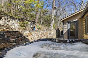 Terrace/patio - Hottub/Arcade/Historic Cabin/Mins to AVL & WVL (Weaverville)