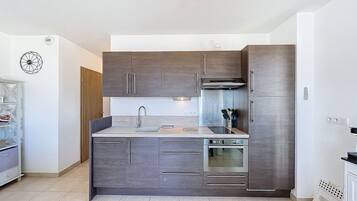 Réfrigérateur, micro-ondes, four, lave-vaisselle