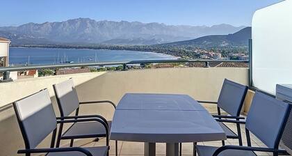 Beautiful sea-mountain view apartment