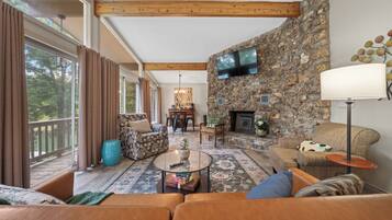 Smart-TV, peis og bøker