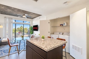 Interior - Luxury Stay at DT PHX Balcony,Pool,Gym,Parking,WD (Phoenix)