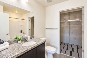 Bathroom - Luxury Stay at DT PHX Balcony,Pool,Gym,Parking,WD (Phoenix)