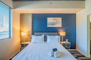 1 bedroom, iron/ironing board, WiFi, bed sheets - Luxury Stay at DT PHX|Balcony,Pool,Gym,Parking,W/D (Phoenix)