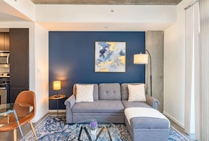 Living area - Luxury Stay at DT PHX Balcony,Pool,Gym,Parking,WD (Phoenix)