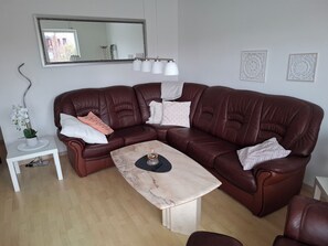 Smart TV - Vacation apartment "Schöne Zeit" with large balcony (Nordenham)