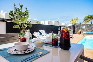 Outdoor dining - Domus Vulcani Villa Lotus (Montaña Roja)