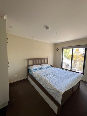 2 Schlafzimmer, Schreibtisch, Bügeleisen/Bügelbrett, kostenloses WLAN