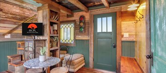 Charming Treehouse Stay Near Lake & Stargazing