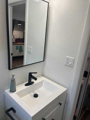 Bathroom - Studio Near Downtown Columbus (Columbus)
