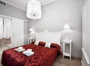 2 habitaciones, tabla de planchar con plancha, wifi y ropa de cama 