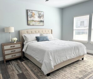 3 habitaciones, tabla de planchar con plancha, wifi y ropa de cama 