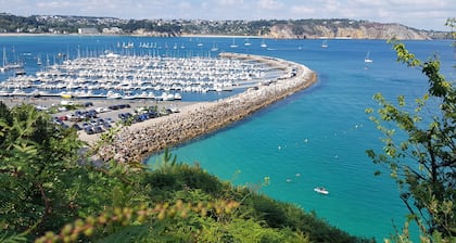 Seafront family home - Waterfront - Sleeps 14