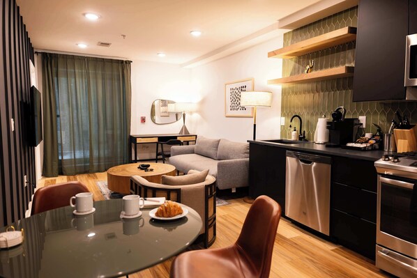 TV, offices - Sosuite | 2BR Apt w Patio, W/D, Sofabed (Philadelphia)