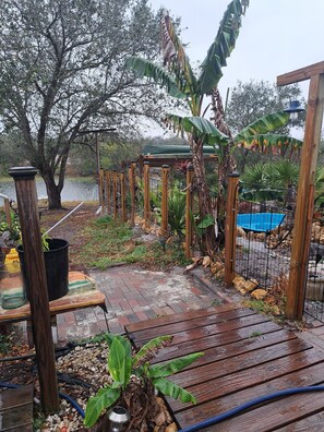 Property grounds - Country style 2-bedroom bungalow in Lake Placid with WiFi (Lake Placid)