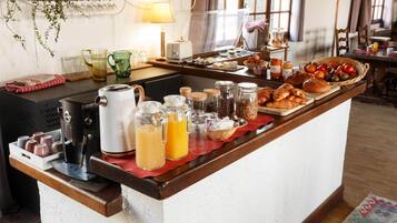 Free daily local cuisine breakfast