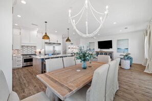 Dining - Dog-Friendly PCB Home with Private Pool, Lanai and 7 Bikes| Direct Beach Access (Panama City Beach)