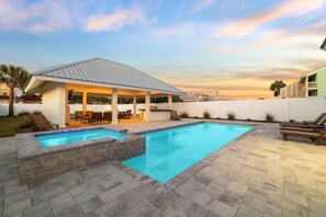A heated pool - Dog-Friendly PCB Home with Private Pool, Lanai and 7 Bikes| Direct Beach Access (Panama City Beach)