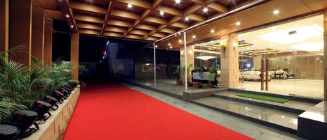 المنشأة من الخارج