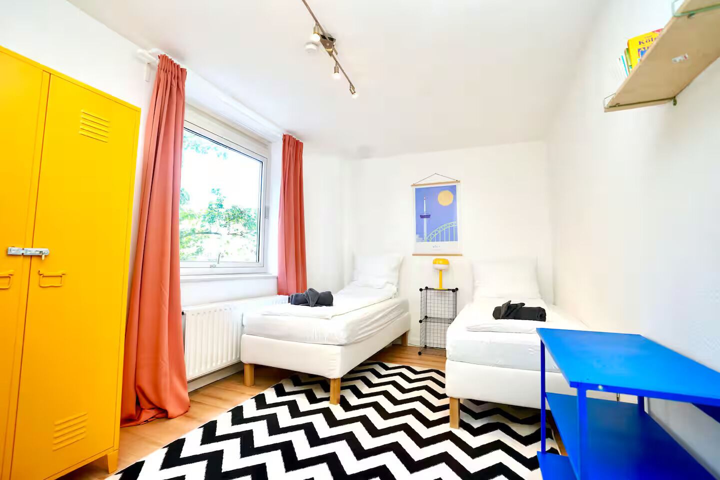 2 bedrooms, desk, travel crib, free WiFi