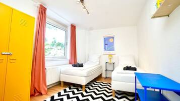 2 Schlafzimmer, Schreibtisch, Reisekinderbett, kostenloses WLAN