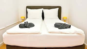 2 bedrooms, desk, travel crib, free WiFi