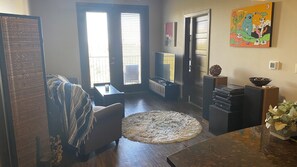 Smart-tv, tv-spel och en stereo