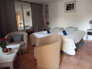 1 habitación, tabla de planchar con plancha, wifi y ropa de cama