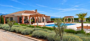 Pool - Villa Melody with tennis court (Novalja)