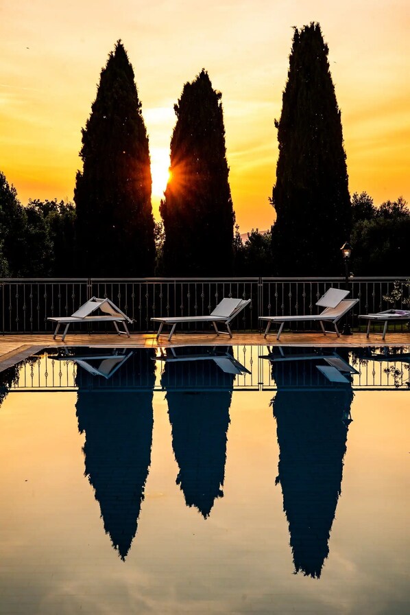 Outdoor pool - Villa Abaton: Enchanting Etruscan Villa with Sea View, one hour from Rome (Cerveteri)