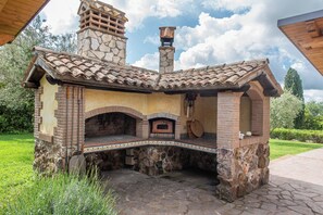 Property grounds - Villa Abaton: Enchanting Etruscan Villa with Sea View, one hour from Rome (Cerveteri)