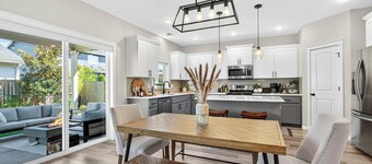 Spacious 4BR Wine Country Home, Backyard, Fireplace, Family-Friendly