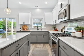 Fridge, microwave, oven, stovetop - Wine Country Retreat with Fire Pit, EV Charger & Family Amenities (Newberg)