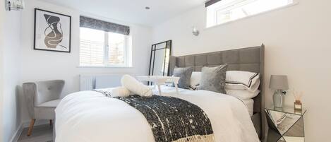 1 slaapkamer, een strijkplank/strijkijzer, wifi, beddengoed