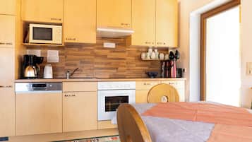 Fridge, stovetop, dishwasher, coffee/tea maker