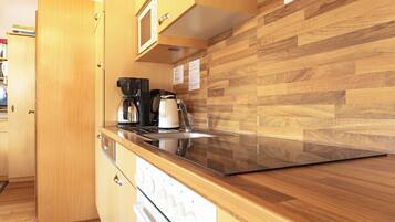 Kühlschrank, Herdplatte, Geschirrspüler