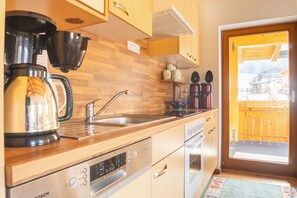 Réfrigérateur, surface de cuisson, lave-vaisselle, cafetiÚre-théiÚre