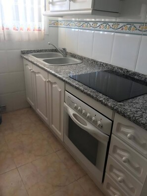 Fridge, microwave, oven, coffee/tea maker
