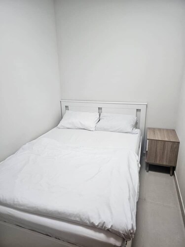 3 Min Walk To Dubai Mall Lux Hostel
