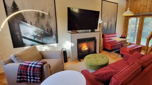 Smart-TV, peis og bøker