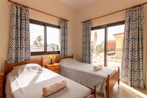 3 Schlafzimmer, Schreibtisch, Bügeleisen/Bügelbrett, WLAN