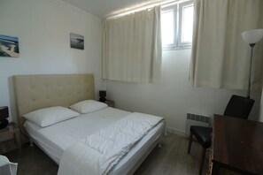 3 habitaciones, tabla de planchar con plancha, wifi y ropa de cama