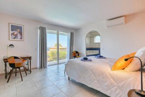 5 habitaciones, escritorio y tabla de planchar con plancha 