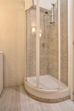 Secador de pelo y toallas