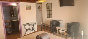 Superior Double Room, Hill View | Individually decorated, soundproofing, free WiFi - Auberge de Baudinard (Baudinard-sur-Verdon)