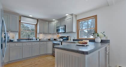 "Tide Vibes" at Ferry Beach - a 4 Bed/3 Bath Spacious Retreat for 13!