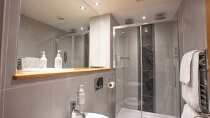 Superior Double Room | Desk, free WiFi - Plato's (Kirkby Lonsdale)