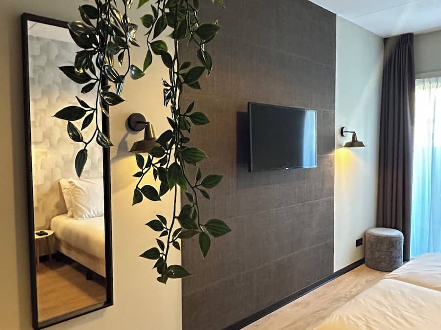 Economy-Vierbettzimmer, eigenes Bad | Allergikerbettwaren, Zimmersafe, Schreibtisch