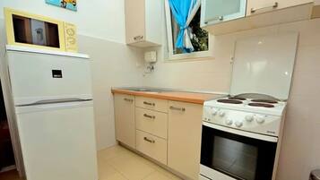 Casa (Coastal Breeze House) | Cozinha privada | Geladeira