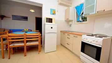 Casa (Coastal Breeze House) | Cozinha privada | Geladeira